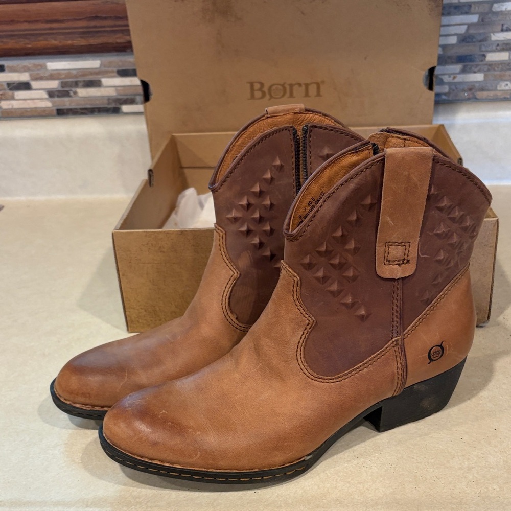 Born Tan Leather Western Boots NIB